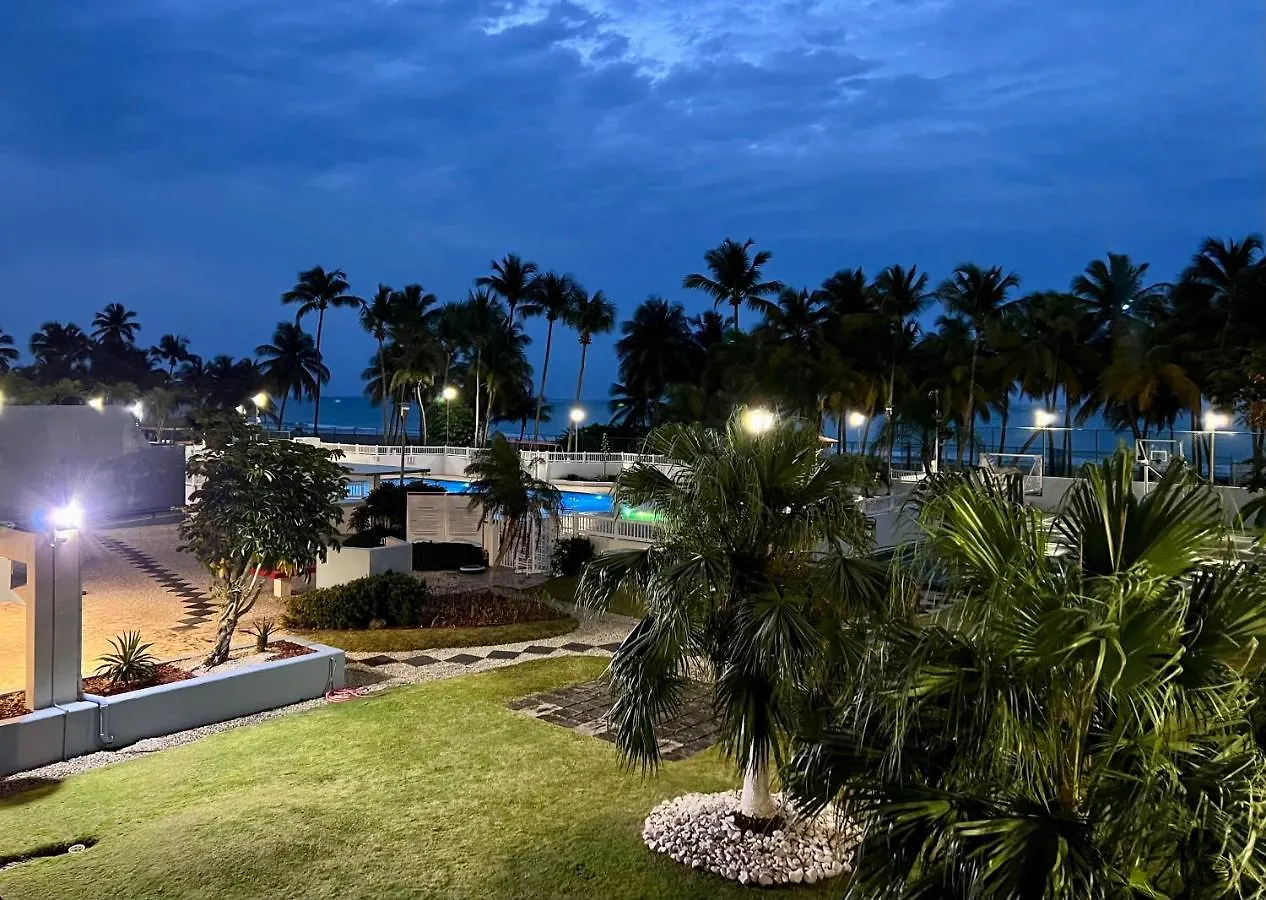 Beachfront Tropical Tantra Apartment サンジョアン プエルトリコ