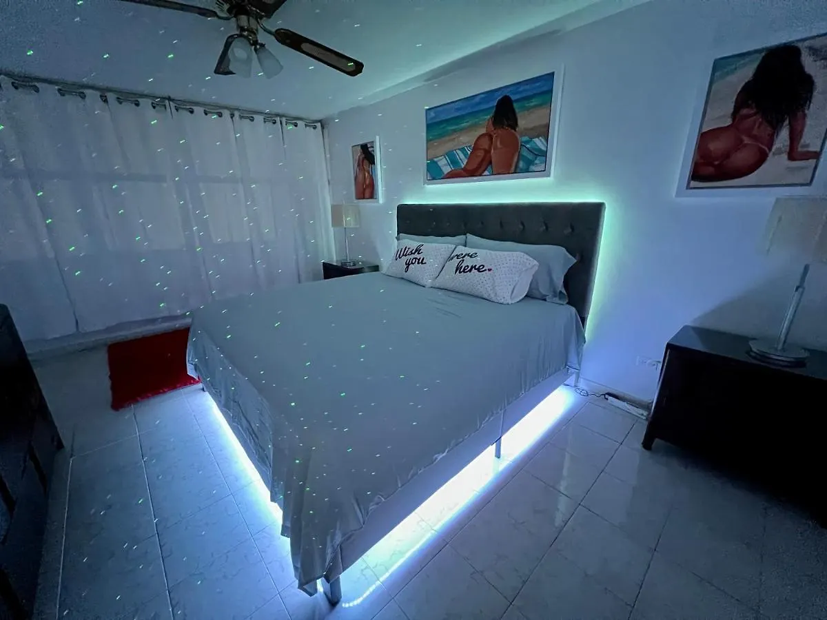 Beachfront Tropical Tantra Apartment サンジョアン プエルトリコ
