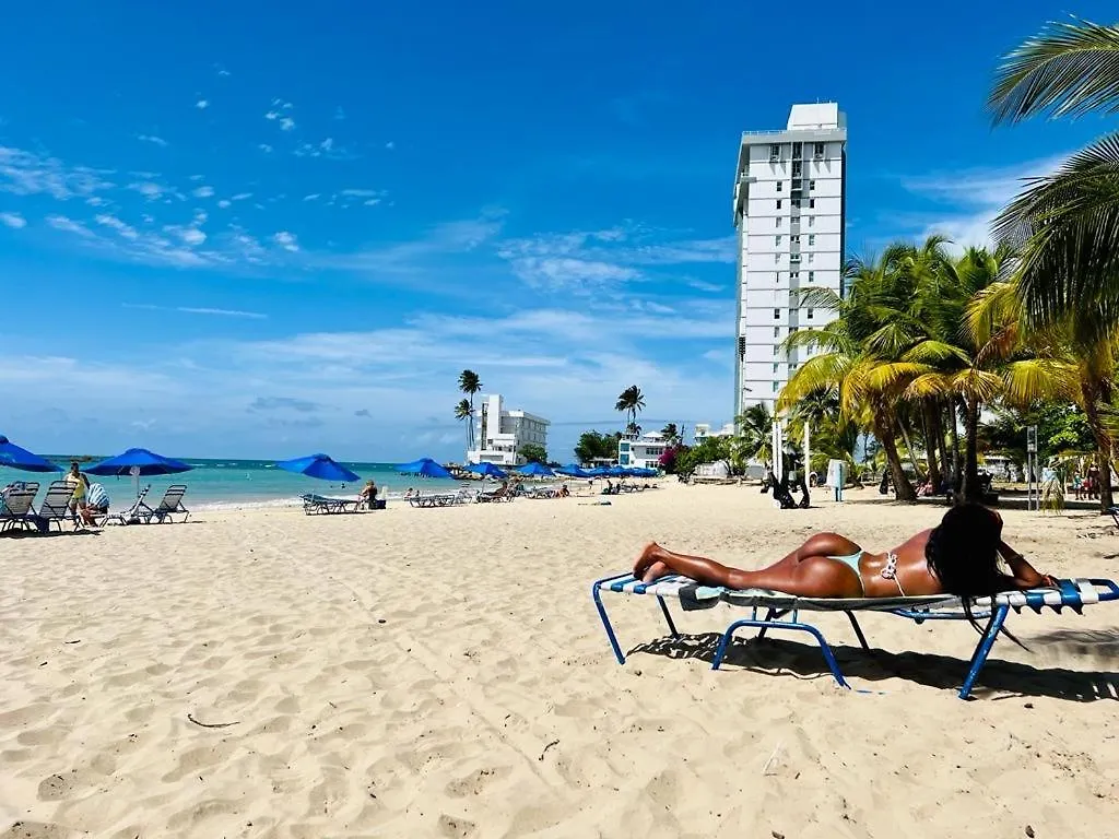 Beachfront Tropical Tantra Apartment サンジョアン プエルトリコ