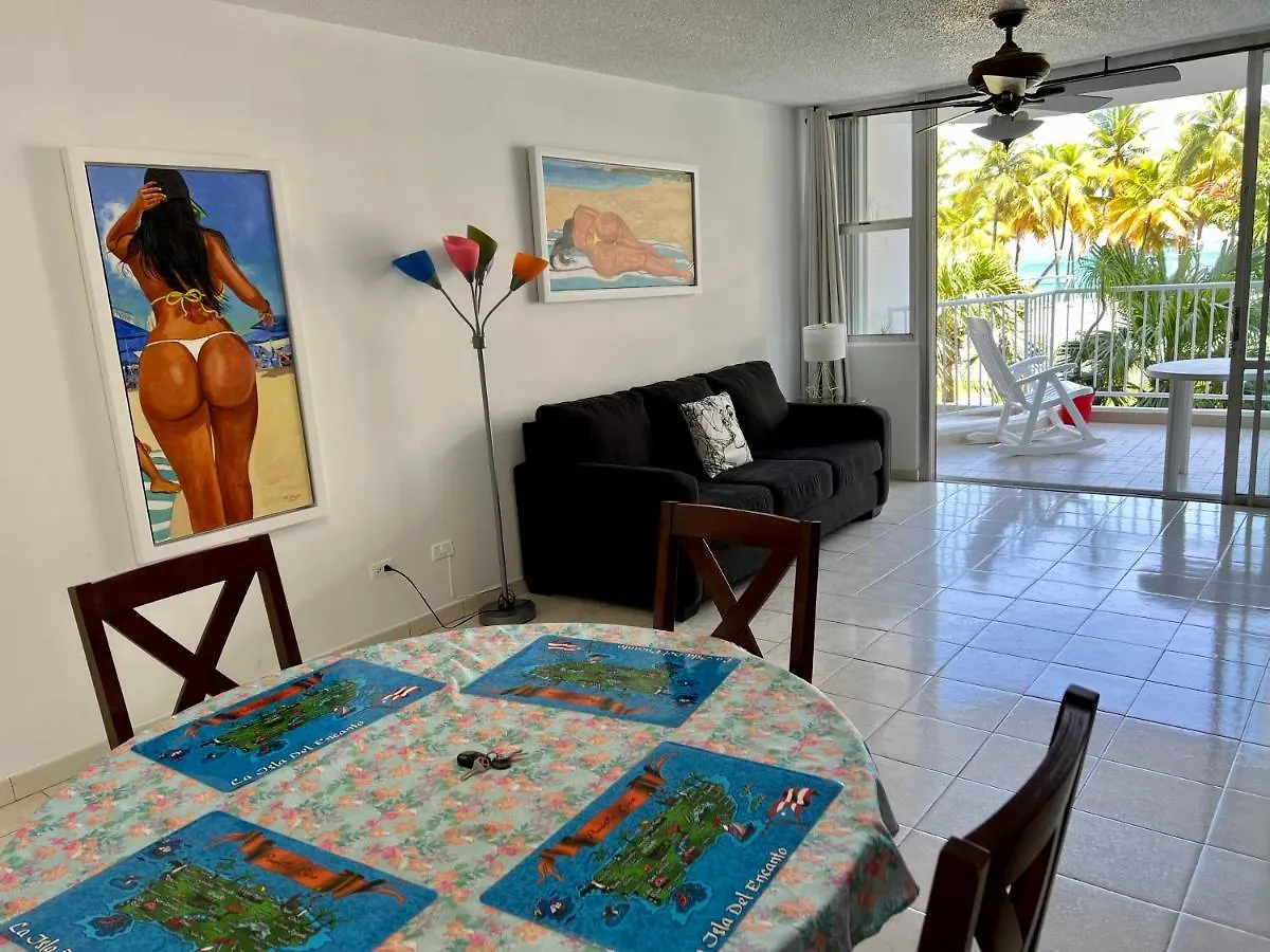 Beachfront Tropical Tantra Apartment サンジョアン