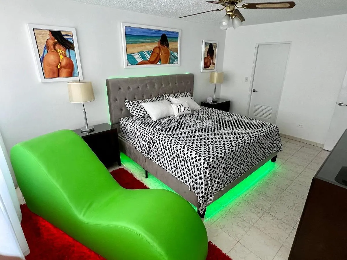 Beachfront Tropical Tantra Apartment サンジョアン
