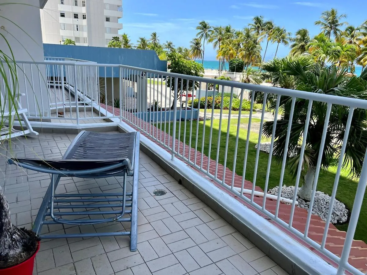 Beachfront Tropical Tantra Apartment サンジョアン