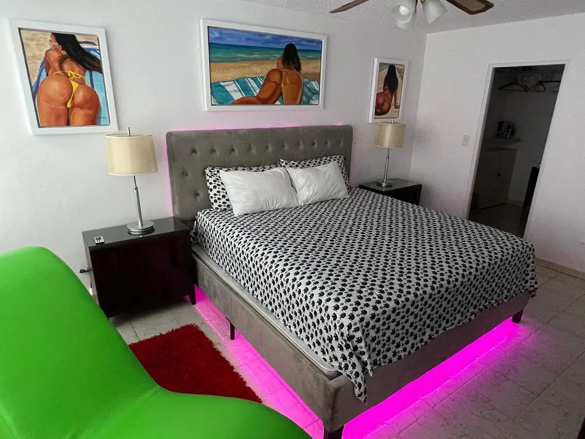 Beachfront Tropical Tantra Apartment サンジョアン