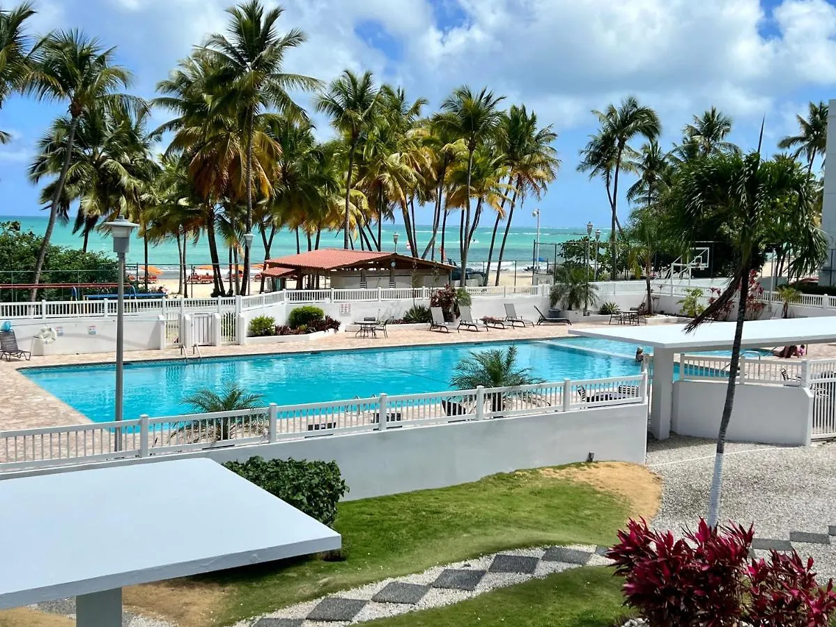 Beachfront Tropical Tantra Apartment サンジョアン