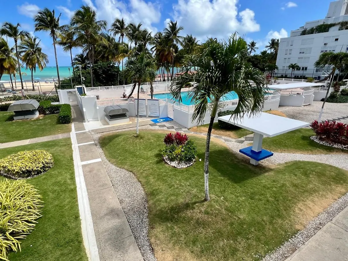 Beachfront Tropical Tantra Apartment サンジョアン
