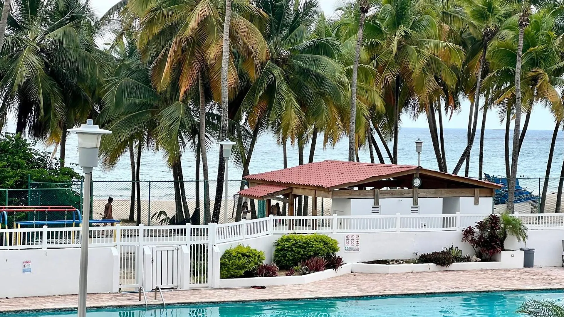 Beachfront Tropical Tantra Apartment サンジョアン