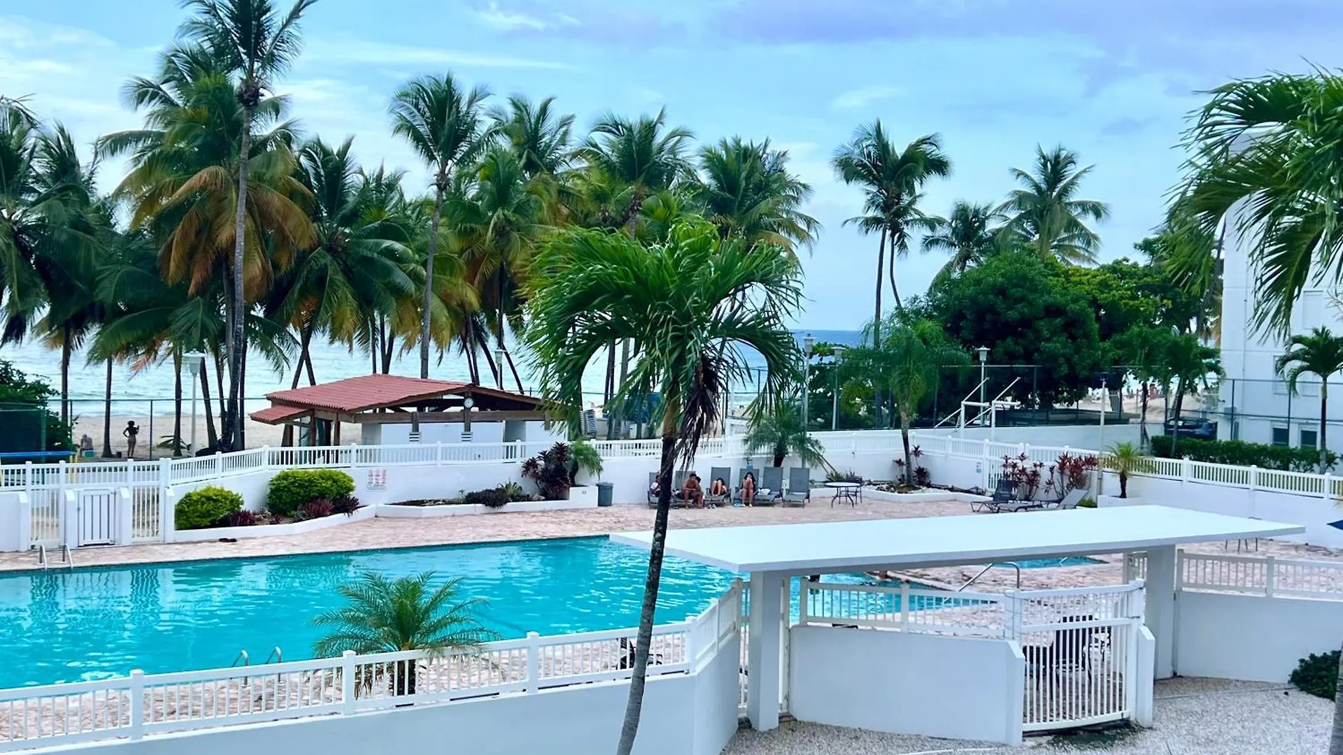 Beachfront Tropical Tantra Apartment サンジョアン プエルトリコ